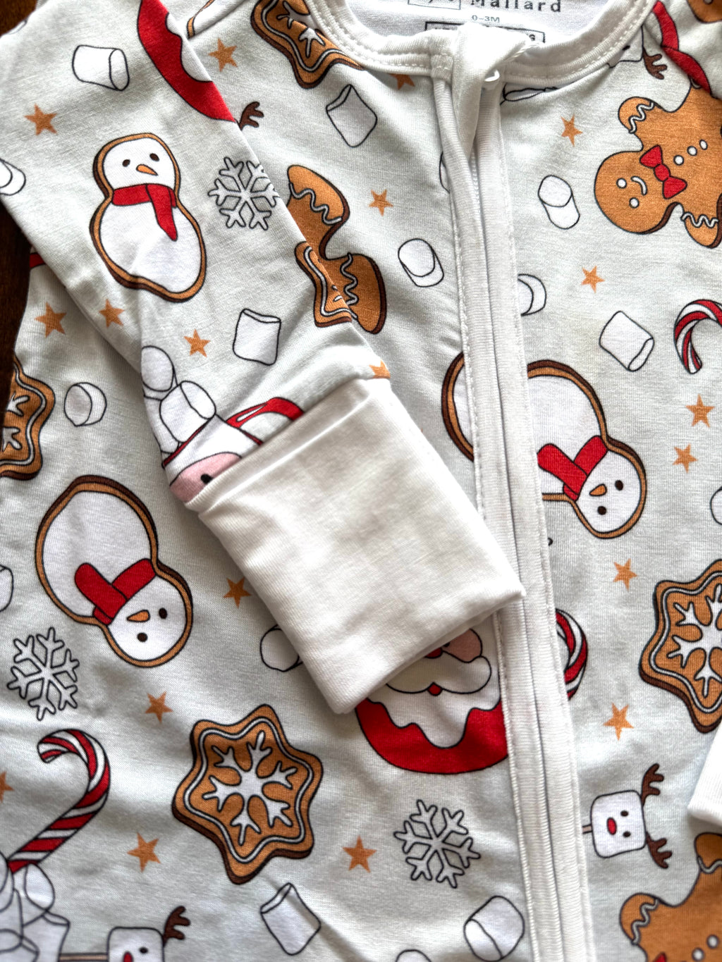 Bamboo christmas pajamas with Santa mug, candy canes, ginger bread cookies, marshmallows, snowflakes, cookies, snowman and more! The bamboo pajamas are so soft and great on sensitive skin. These footies have convertible mittens and footies to allow them to grow with your little one! Super soft romper, Soft onesie, soft sleeper, soft baby sleepwear. 